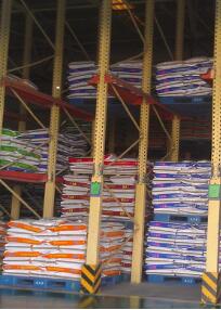 飼料行業(yè)成品庫堆垛和貨